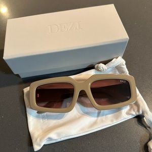 Dezi read the room sunglasses in clay